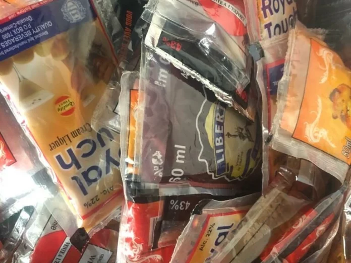 Whisky en sachet : le collectif des Organisations des Consommateurs du Cameroun tire la sonnette d’alarme