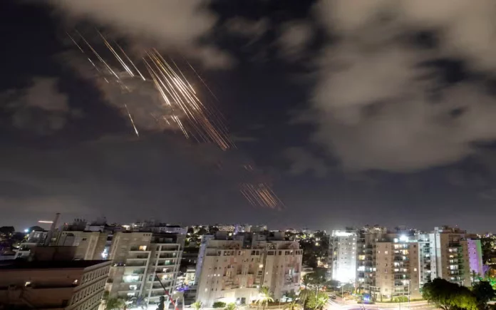 Israël menace de riposter à l’attaque aux missiles de l’Iran