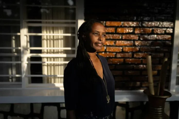 Sauvés du génocide par des « convois de la vie », des enfants rwandais racontent 30 ans après