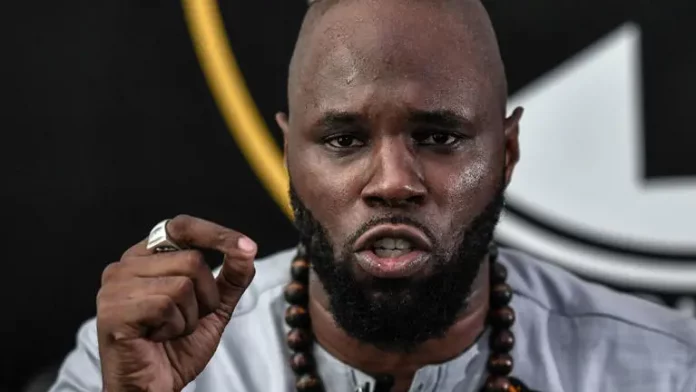 Le panafricaniste béninois Kemi Seba en garde à vue pour « intelligences avec une puissance étrangère »