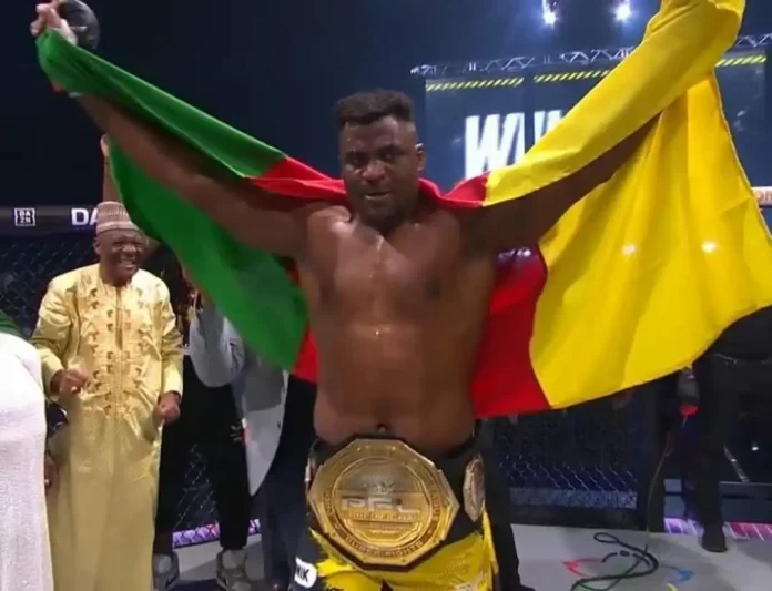 Francis Ngannou foudroie Renan Ferreira pour son retour au MMA