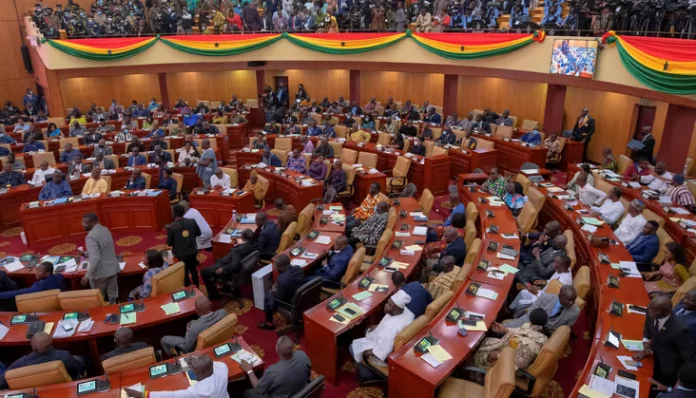 La Cour suprême du Ghana rétablit la majorité parlementaire