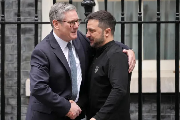 Zelensky dit vouloir obtenir la fin de la guerre en 2025