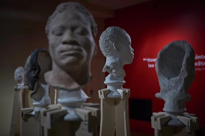 En France, d’anciens captifs africains du XIXe siècle retrouvent leur identité et des descendants