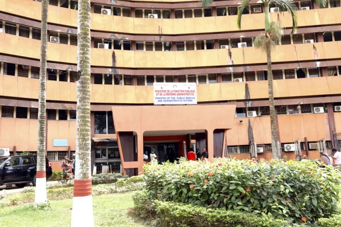 Fonction publique : les agents de l’État absents vont être radiés