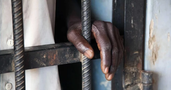 Un prisonnier placé en isolement pour avoir enceinté une autre détenue à Buea