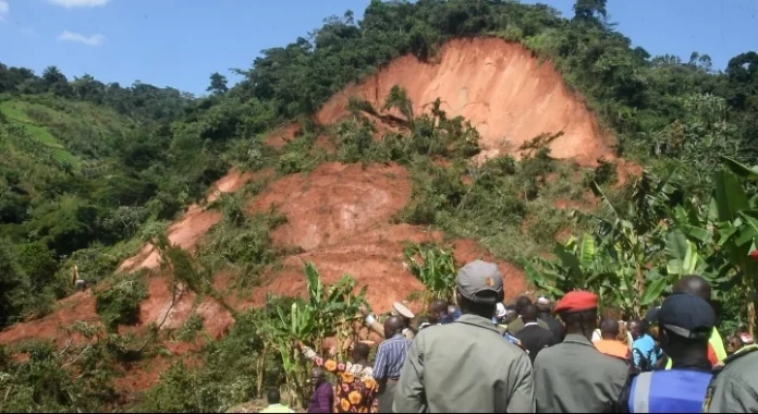 Falaise de Dschang : déjà 12 corps extraits des éboulements