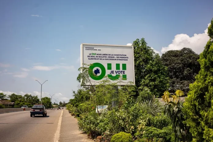 Le Gabon vote pour ou contre une nouvelle Constitution, « tournant majeur » après le putsch