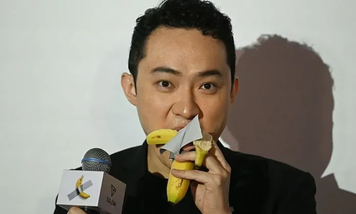 Il mange la banane… qu’il a achetée 6 millions d’euros