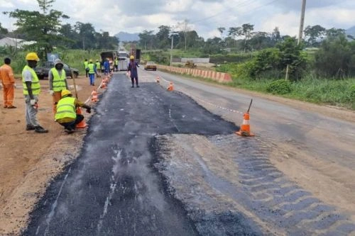 Axe Yaoundé-Douala : On bouche les nids de poule