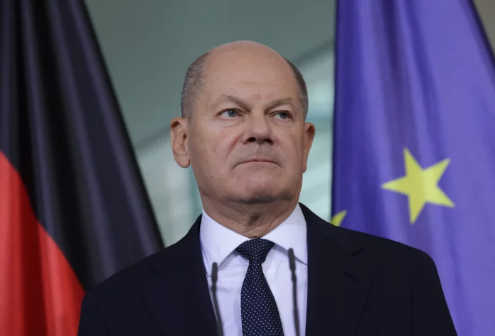 Allemagne: Scholz sommé de lâcher rapidement le pouvoir
