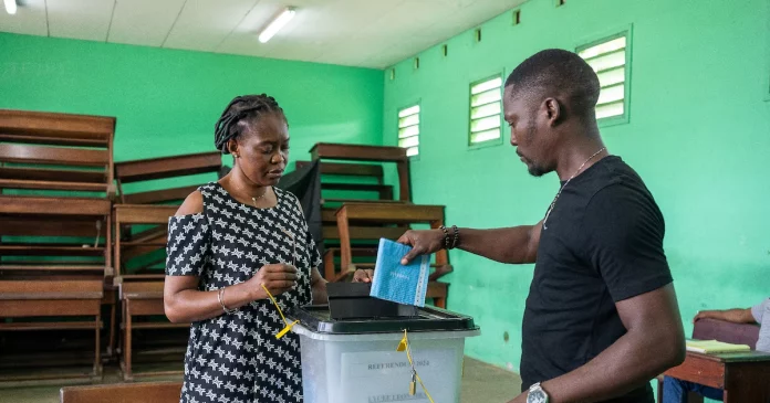 Referendum sur la constitution au Gabon: victoire massive du « oui », selon les résultats provisoires