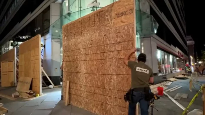 Washington se barricade avant l’élection et la perspective de violences