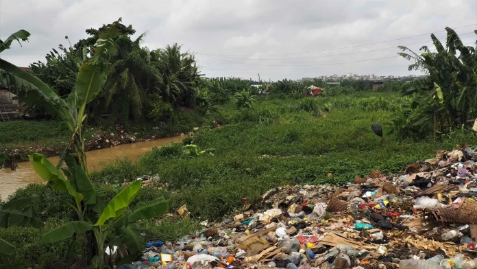 Quatre individus abandonnent cannabis et armes blanches à l’approche de la police à Bassa’a