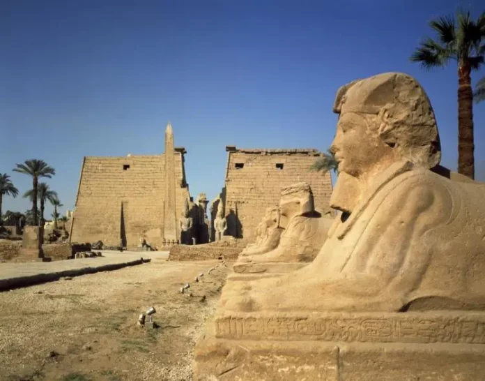 Un sarcophage égyptien découvert par des équipes françaises