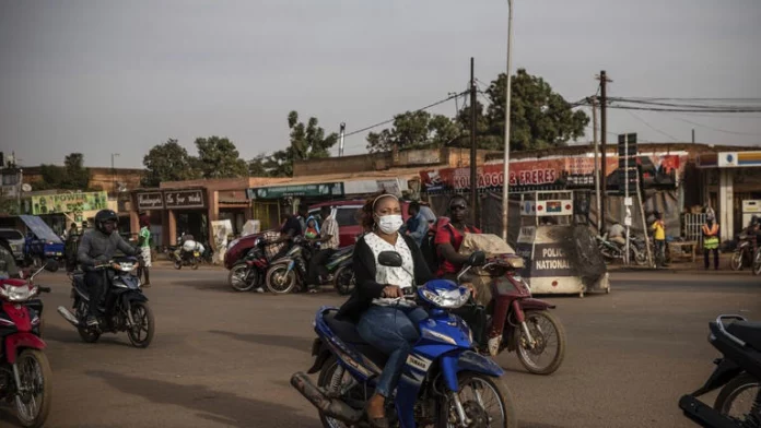 Burkina Faso: le chef de la junte Ibrahim Traoré dissout le gouvernement