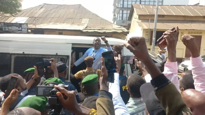 Guinée: un opposant condamné à deux ans de prison ferme pour « offense au chef » de la junte