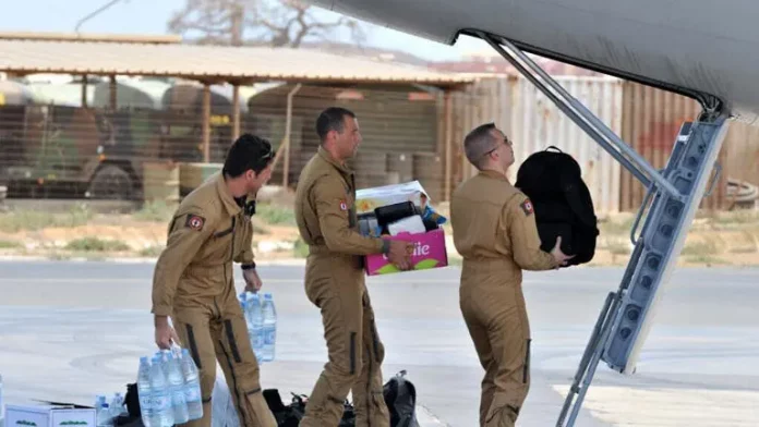 En Afrique, Paris souhaite « moins de bases, plus d’écoles »