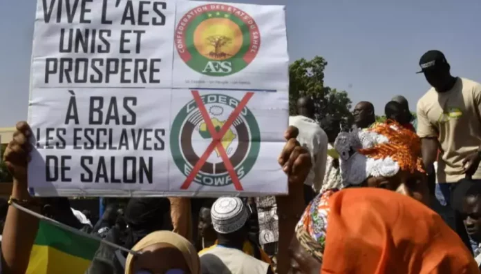 Manifestations au Niger, Mali et Burkina Faso pour célébrer la sortie de la Cedeao