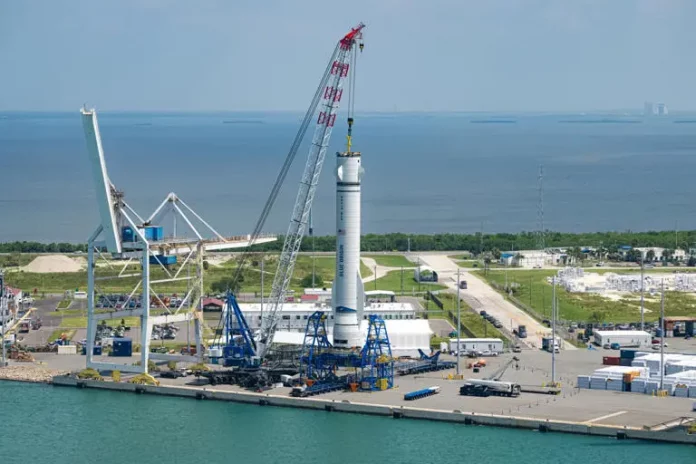 L’entreprise spatiale de Jeff Bezos s’apprête à mener le premier vol de son lanceur lourd