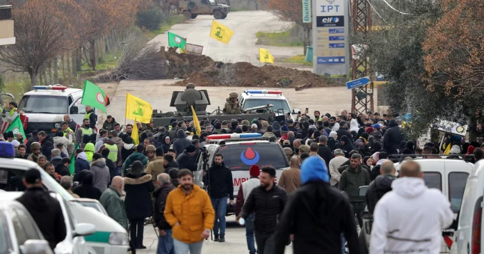 Des centaines d’habitants du sud du Liban bravent l’armée israélienne, 15 morts