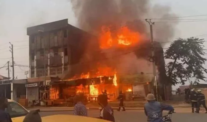 Douala : un snack bar ravagé par un incendie