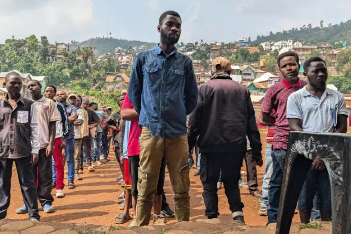 RDC: à Bukavu sous la menace du M23, des « volontaires » s’enrôlent pour défendre le pays