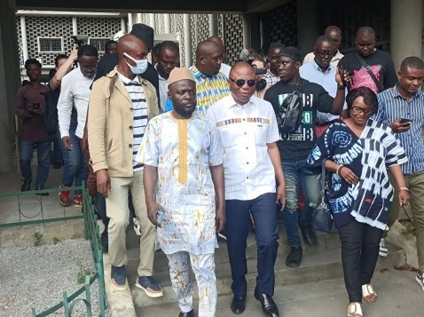 Côte d’Ivoire: deux cadres du parti de Gbagbo condamnés à 10 ans de prison