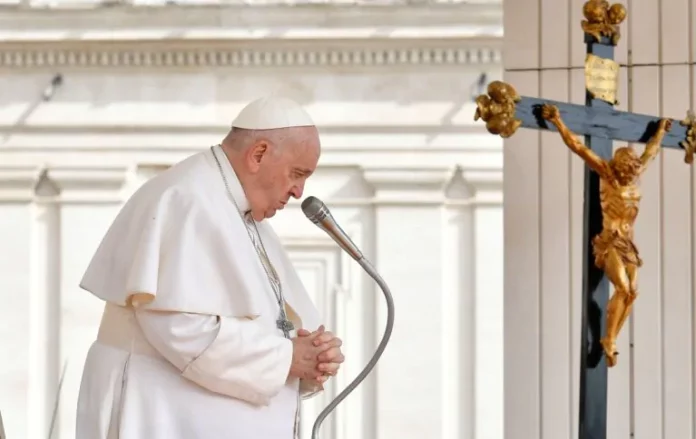 Le caractère têtu du pape, une arme à double tranchant face à la maladie