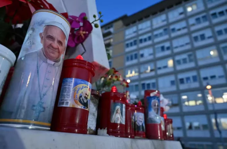 Les prières pour la convalescence du pape François