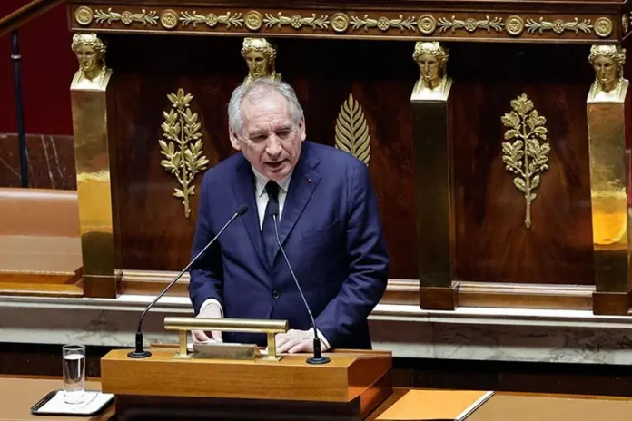Ukraine: devant l’Assemblée, Bayrou dénonce la « brutalité » de Trump et loue « l’honneur » de Zelensky