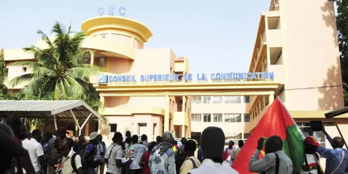 Burkina: la junte dissout une association de journalistes