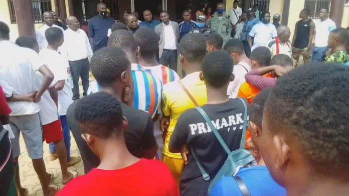 Bertoua : 20 élèves surpris en plein ébat sexuel