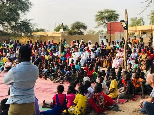 En peul et en français, le message universel de l' »Aventure ambigüe » au théâtre à Dakar