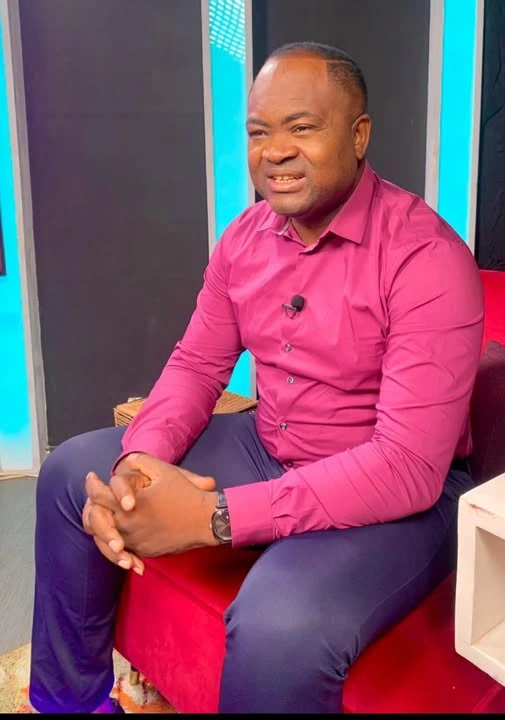 Cyrille Bojiko:« Coupe-moi ces chaînes de combat ! »