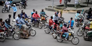 conducteurs moto-taxis Douala