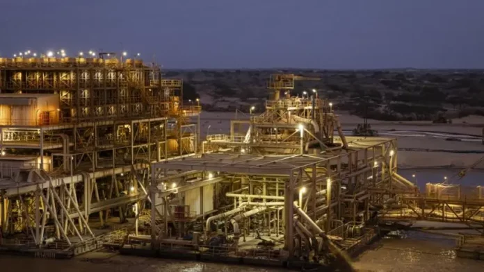 Au Sénégal, les machines géantes d’un groupe minier français avalent terres et désert