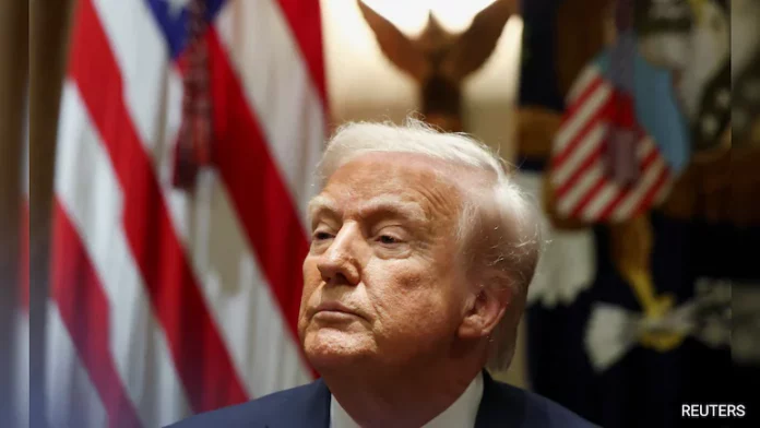 « A l’instinct »: les 100 jours d’un Trump sans garde-fou