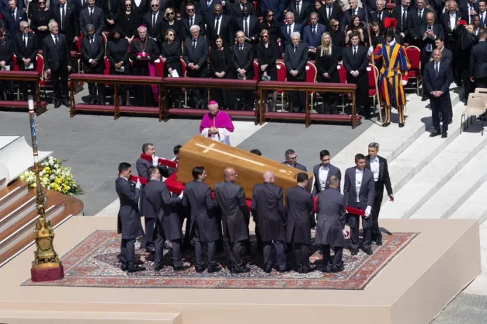 Le pape, salué par 400.000 fidèles, a été inhumé à Rome