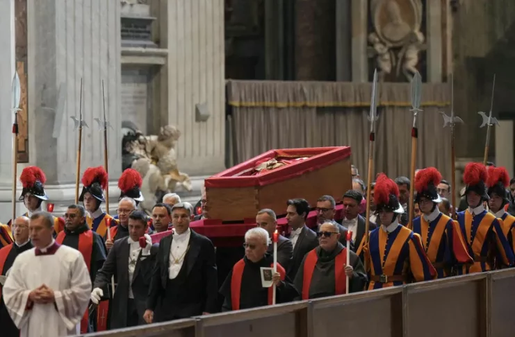Funérailles du pape et conclave