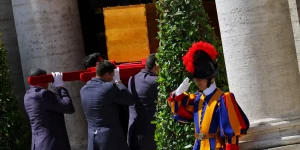 Inhumation du pape François