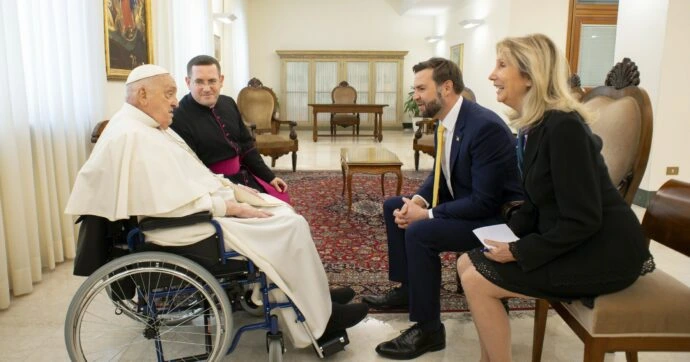 Malgré la fatigue, le pape s’offre un bain de foule pour Pâques