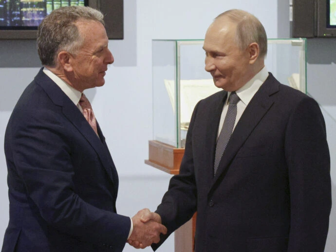 Ukraine : Trump appelle Moscou à « se bouger », son émissaire rencontre Poutine