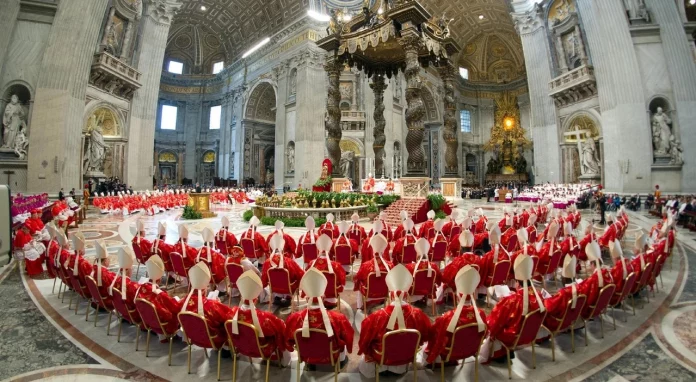 Conclave: 133 cardinaux, 70 ans en moyenne, surtout nommés par François
