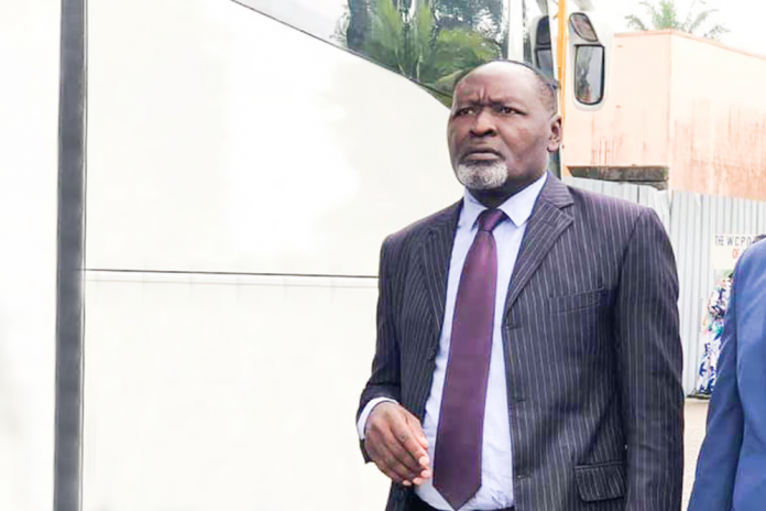 Tensions politiques : Le véhicule de Célestin Djamen vandalisé