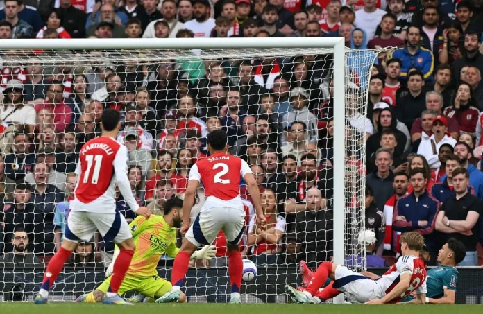 Angleterre: Arsenal se rate avant le sommet à Paris