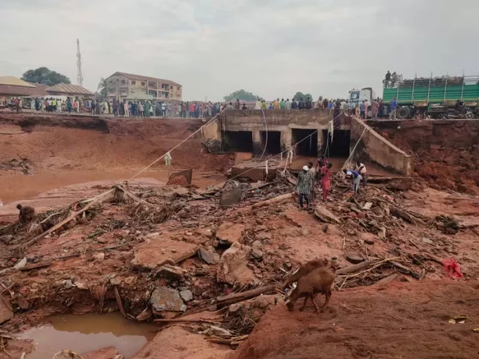 Inondations « sans précédent » au Nigeria: le bilan grimpe à 115 morts, les secouristes redoutent davantage de victimes