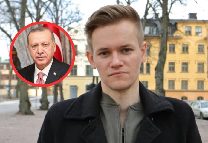 Turquie: le journaliste suédois condamné avec sursis restera en détention