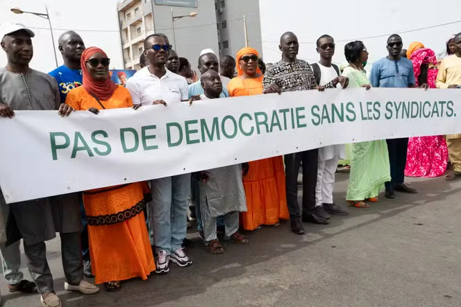 Sénégal: le gouvernement et les syndicats signent une « trêve sociale » de 3 ans sans grève