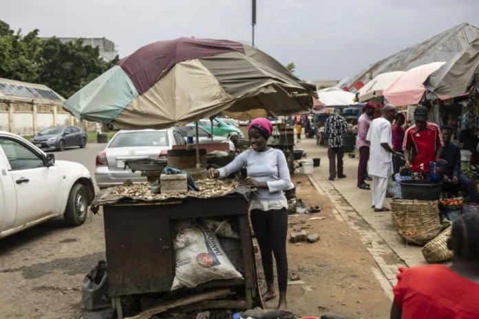 Nigeria: à mi-mandat, le président Tinubu peine à redresser l’économie et la sécurité